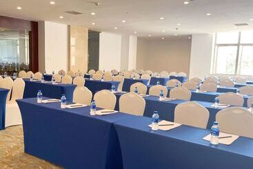 هتل Howard Johnson Tropical Garden Plaza Kunming