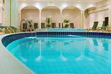 هتل Moscow Marriott Grand