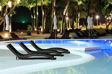 هتل Natai Beach Resort