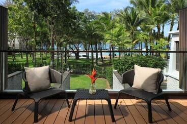 هتل Natai Beach Resort