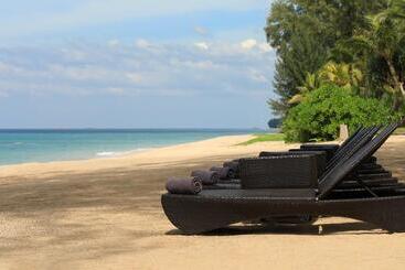 هتل Natai Beach Resort