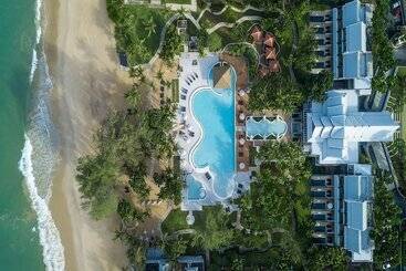 هتل Natai Beach Resort