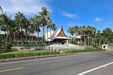 هتل Natai Beach Resort