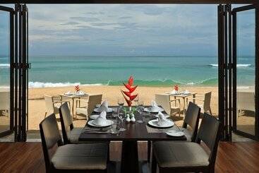 هتل Natai Beach Resort