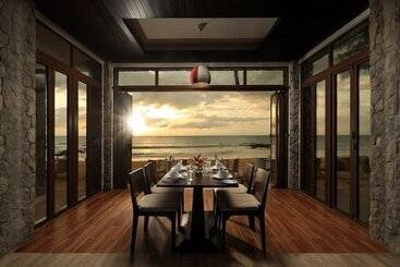 هتل Natai Beach Resort
