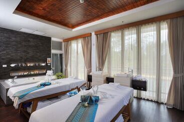 هتل Natai Beach Resort