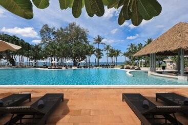 هتل Natai Beach Resort