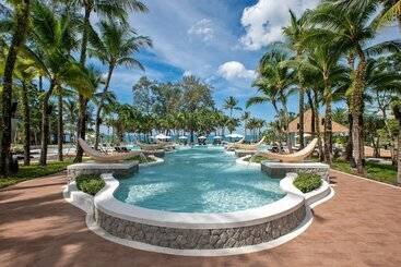 هتل Natai Beach Resort