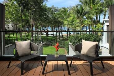 هتل Natai Beach Resort