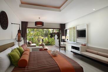 هتل Natai Beach Resort