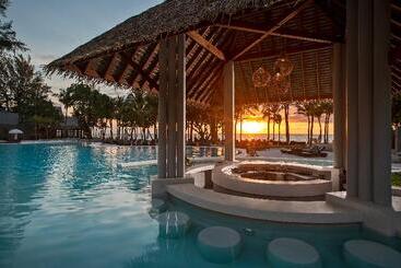 هتل Natai Beach Resort