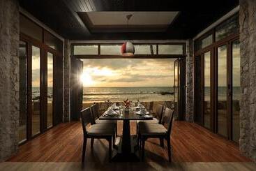 هتل Natai Beach Resort