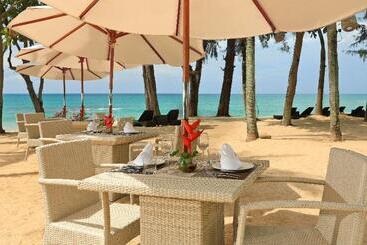 هتل Natai Beach Resort