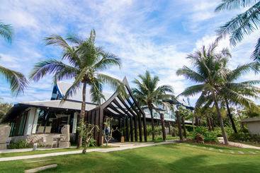 هتل Natai Beach Resort