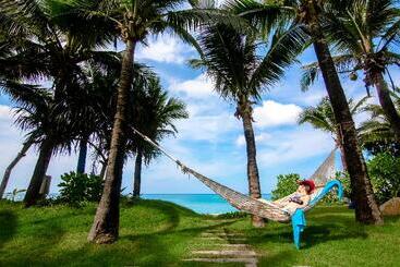 هتل Natai Beach Resort