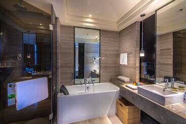 هتل Renaissance Guiyang
