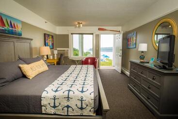 هتل Strawberry Hill Seaside Inn