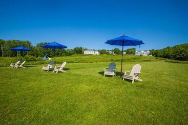 هتل Strawberry Hill Seaside Inn