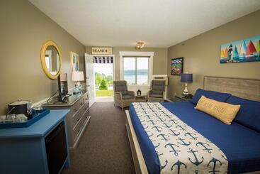 هتل Strawberry Hill Seaside Inn
