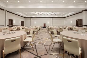 هتل The Westin Edina Galleria