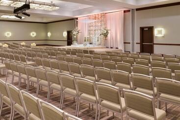 هتل The Westin Edina Galleria