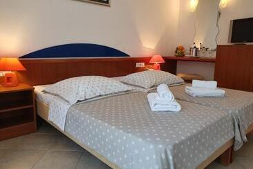 Tourist Settlement Brzet - Omis