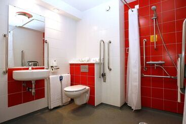 هتل Travelodge Barcelona Poblenou
