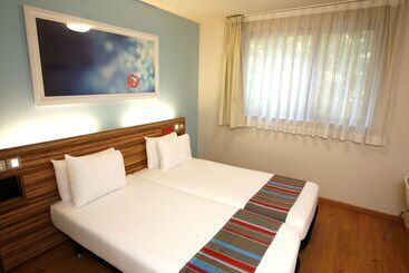 هتل Travelodge Barcelona Poblenou