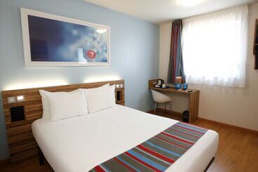 هتل Travelodge Barcelona Poblenou