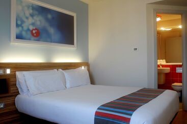 هتل Travelodge Barcelona Poblenou