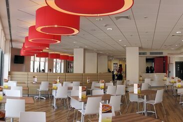 هتل Travelodge Barcelona Poblenou
