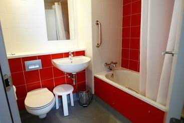 هتل Travelodge Barcelona Poblenou