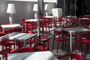 هتل Travelodge Barcelona Poblenou