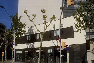 هتل Travelodge Barcelona Poblenou