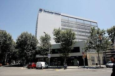 هتل Travelodge Barcelona Poblenou