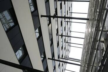 هتل Travelodge Barcelona Poblenou