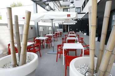 هتل Travelodge Barcelona Poblenou