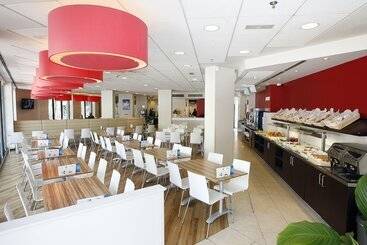 هتل Travelodge Barcelona Poblenou