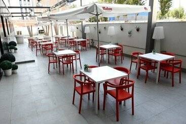 هتل Travelodge Barcelona Poblenou