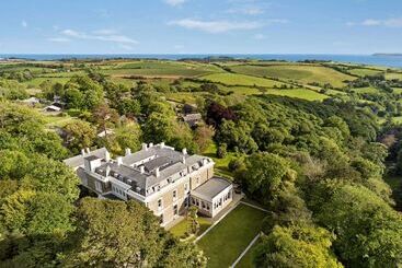 هتل Trenython Manor Resort