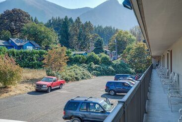 מוטל Columbia Gorge Inn