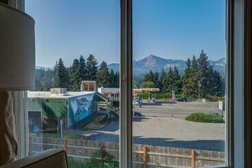 מוטל Columbia Gorge Inn