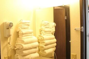 مُتل Lone Tree Inn