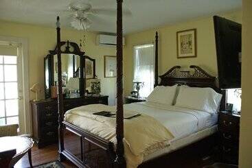 Sabal Palm House Bed And Breakfast