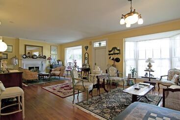 Sabal Palm House Bed And Breakfast