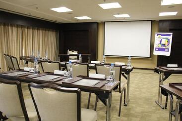 Time Oak Hotel & Suites