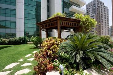 Time Oak Hotel & Suites