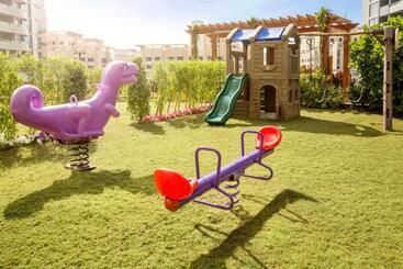 Time Oak Hotel & Suites