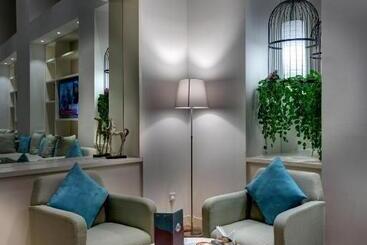 Time Oak Hotel & Suites