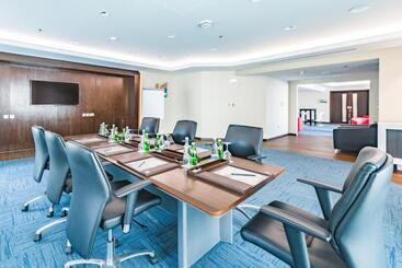Time Oak Hotel & Suites